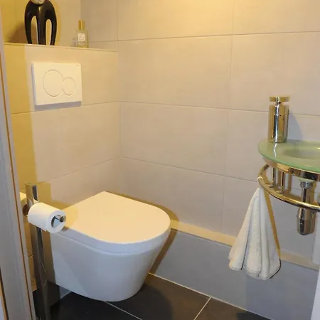 In Park With Pool Apartamento