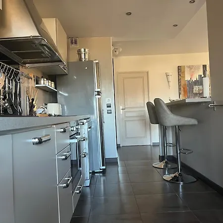 In Park With Pool Apartamento *