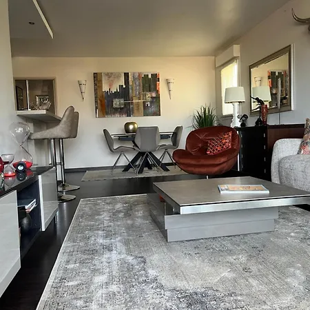 In Park With Pool * Cannes