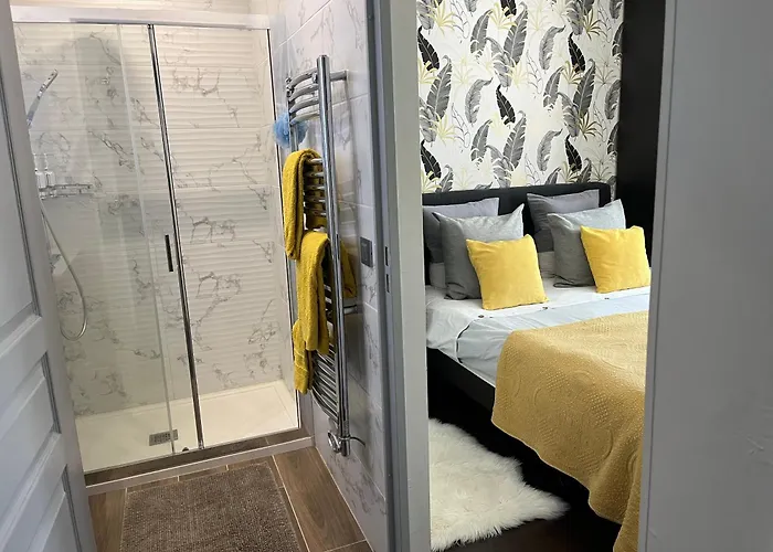 In Park With Pool شقة كان