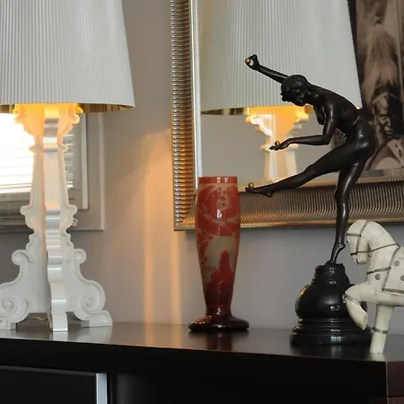 In Park With Pool * Κάννες