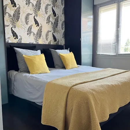 In Park With Pool Διαμέρισμα *